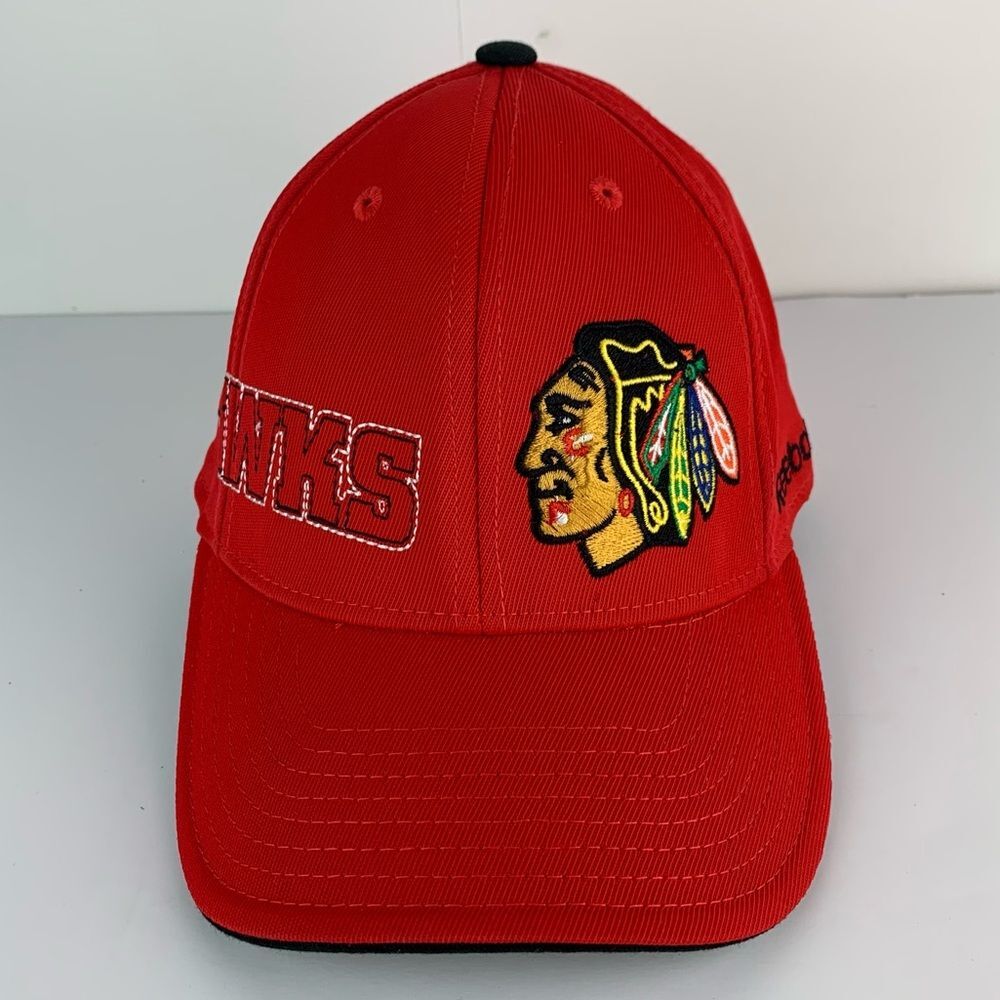 Reebok NHL Red Chicago Blackhawks Fitted Hat Cap  Hockey Embroidery Logo Sz S/M